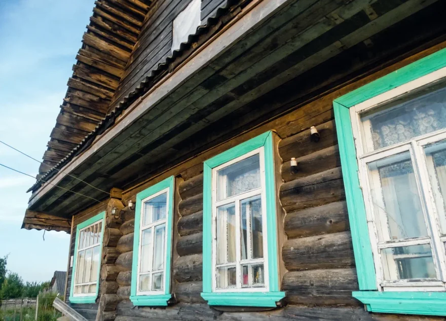 В поселке под Тверью дети закидали пенсионерку камнями из-за слив Камнями