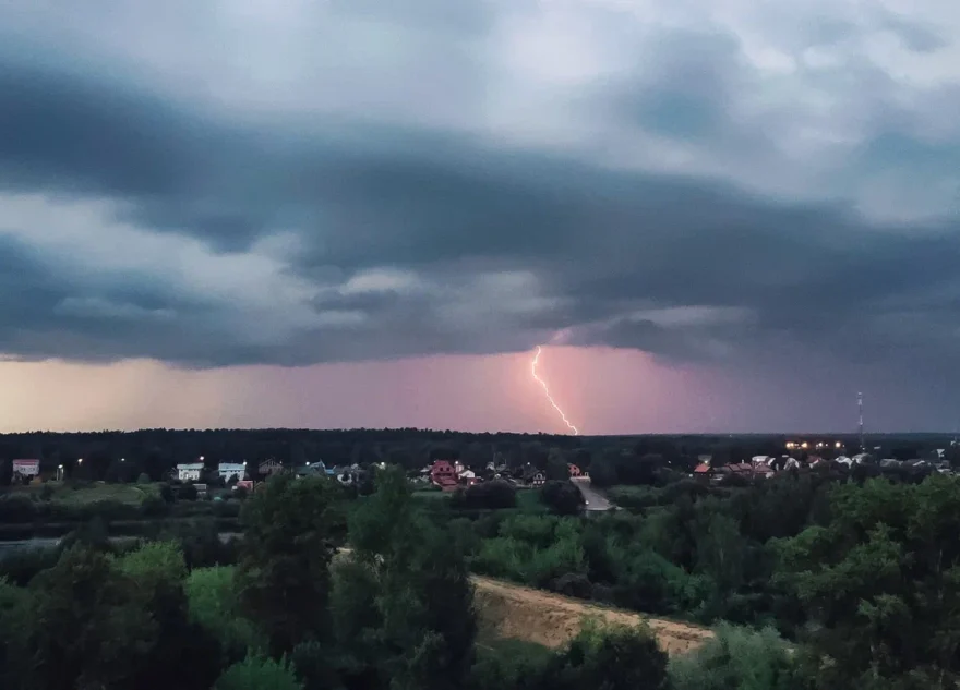 Накрыло грозой