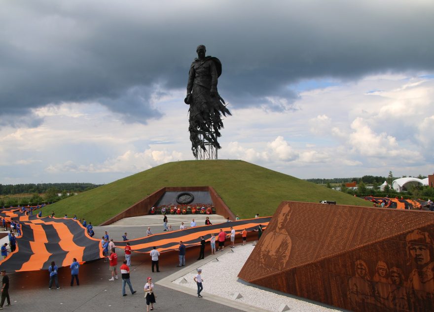 300-метровую георгиевскую ленту развернули в Тверской области