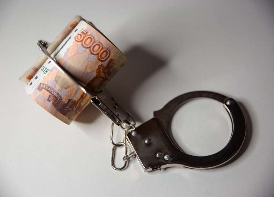 Пьяный житель Тверской области хотел откупиться от ГАИ в Апатитах откупиться