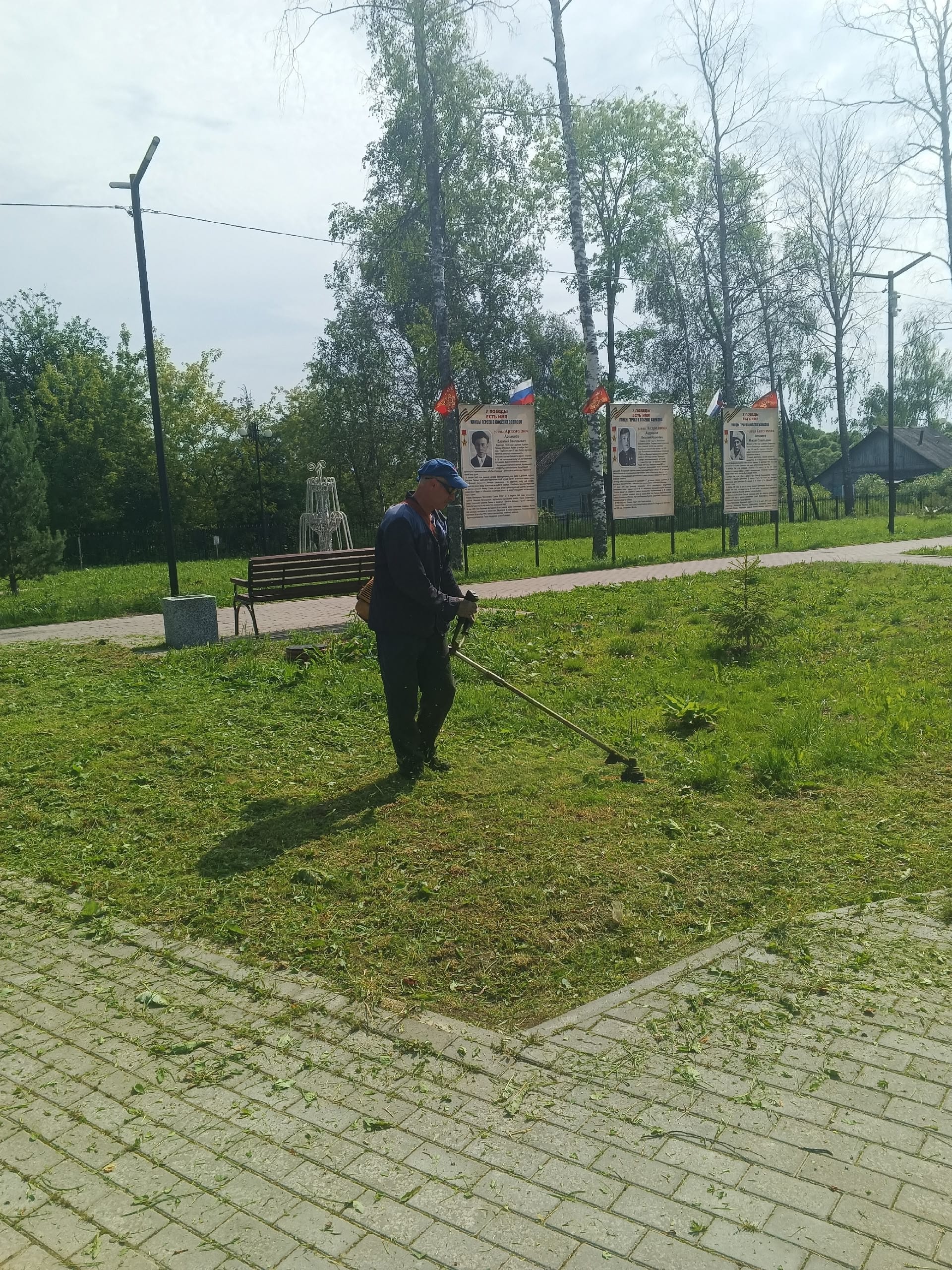 В Сонково прошел субботник в парке Победы