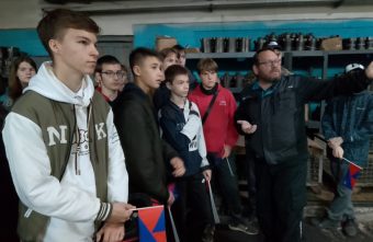 Знакомство с производством: школьники Березайки побывали на стекольном заводе