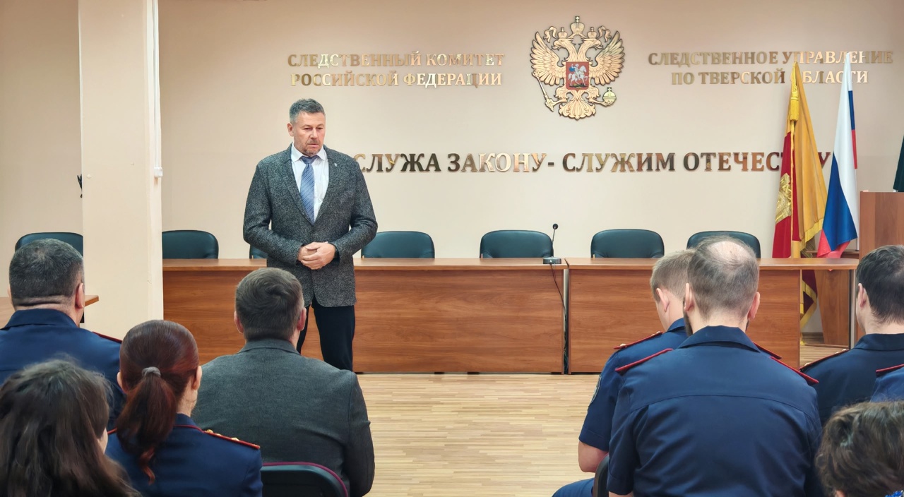 В День ветеранов боевых действий в следственном управлении прошла встреча с участником СВО