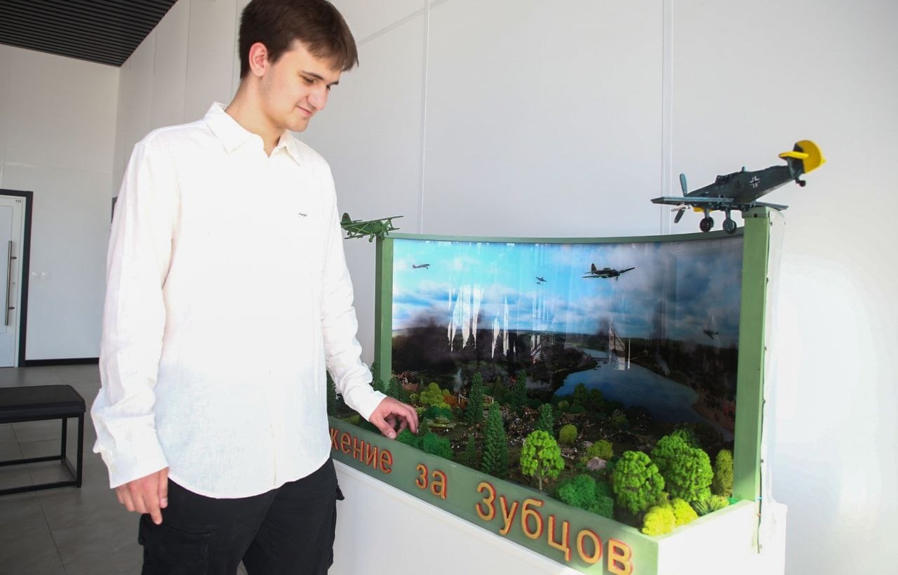 Школьник из Тверской области создал диораму «Сражение за Зубцов» Школьник из Тверской области создал диораму «Сражение за Зубцов»