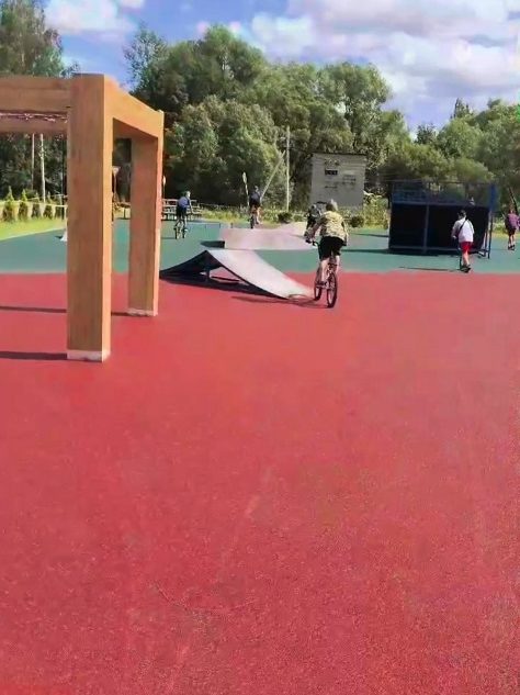 В Тверской области на берегу реки появился велосипедный корт