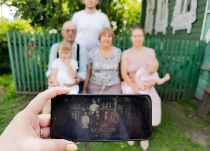 В Тверской области состоялась фотосессия на стекла с потомками знаменитого фотографа В Тверской области состоялась фотосессия на стекла с потомками знаменитого фотографа