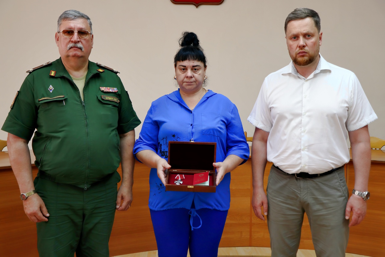 В Ржеве вручили посмертные награды родственникам погибших участников СВО