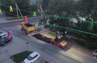 В Тверской области дороги ремонтируют под покровом ночи В Тверской области дороги ремонтируют под покровом ночи