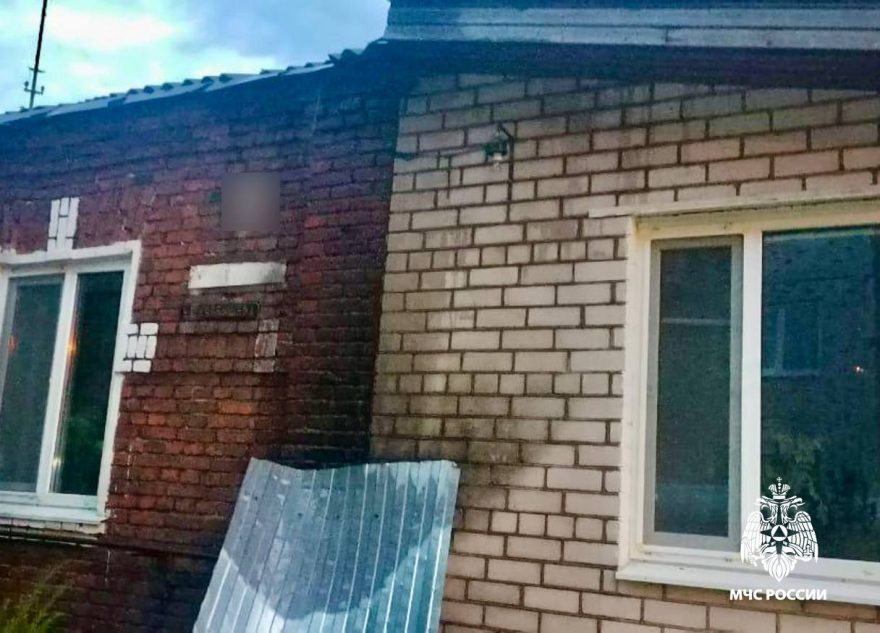 В Тверской области во время грозы молния ударила в дом