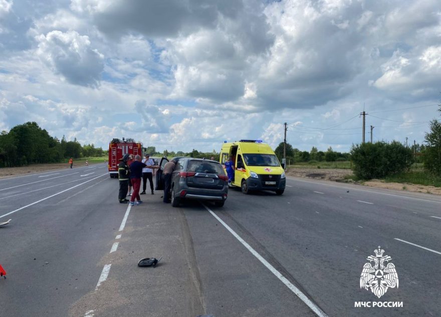 легковушки и грузовик