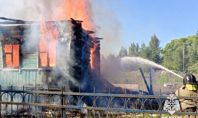 В Тверской области полностью сгорел заброшенный дом В Тверской области полностью сгорел заброшенный дом