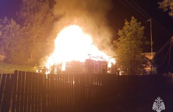 В Тверской области пожарные отстояли соседние дома соседние