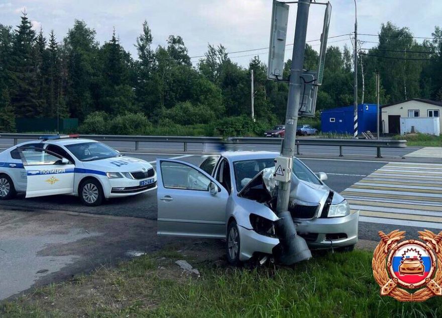 В Тверской области водитель уснул за рулём и спровоцировал ДТП с пострадавшими уснул