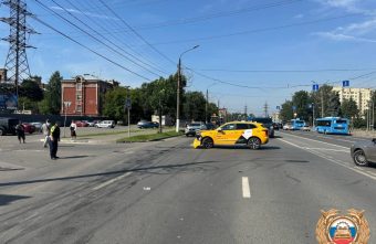 Мотоциклиста госпитализировали в больницу после тройного ДТП в Твери мотоцикл