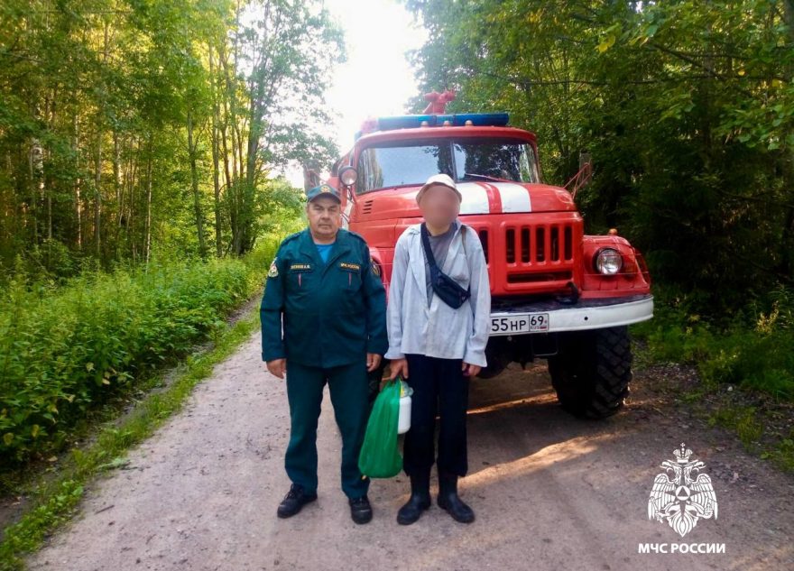 В Тверской области спасатели помогли заблудившемуся в лесу мужчине заблудившемуся