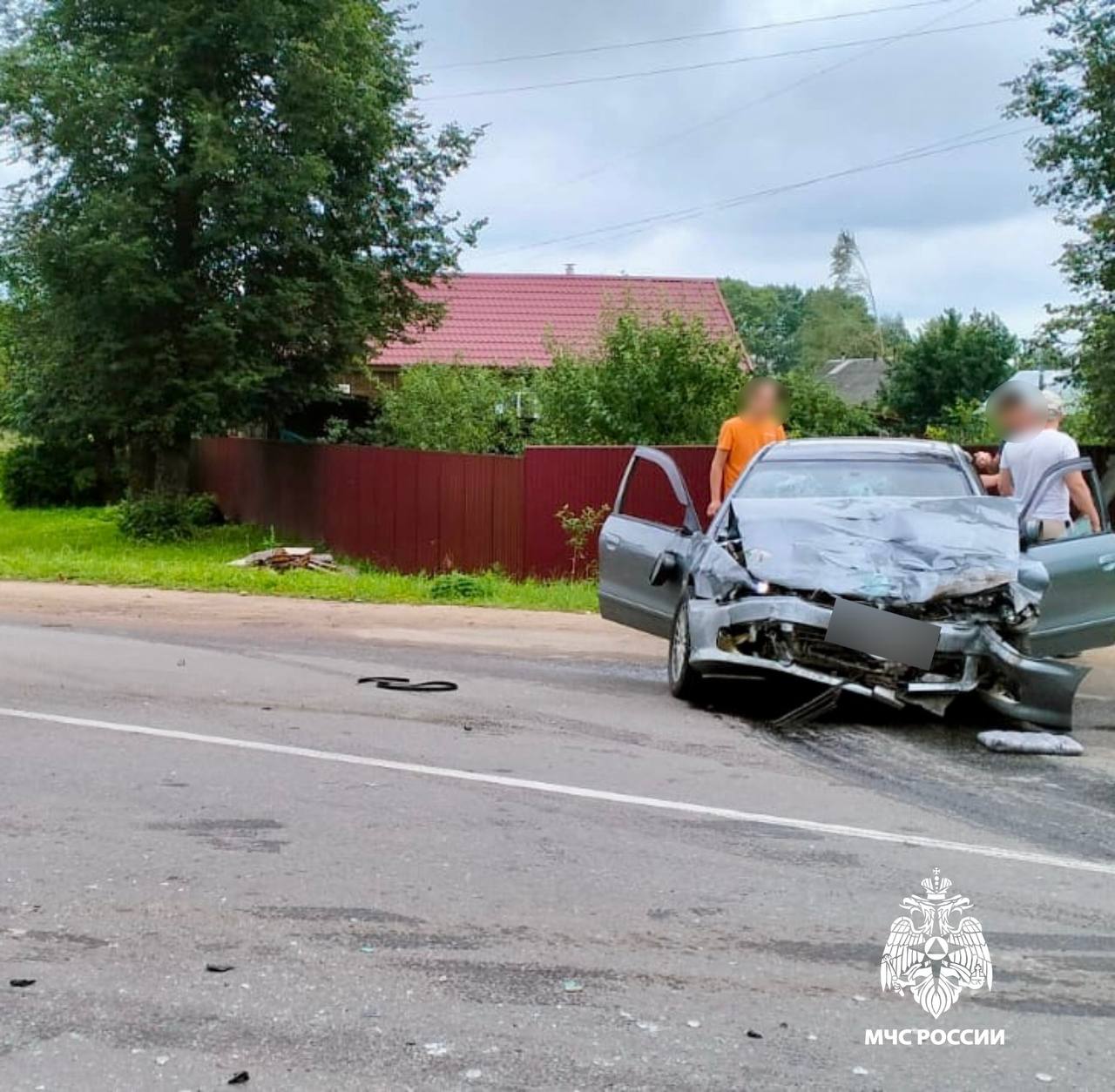 Четверо пострадавших: в Тверской области столкнулись Largus и Mitsubishi