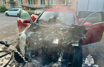 Рано утром в Тверской области подожгли автомобиль подожгли