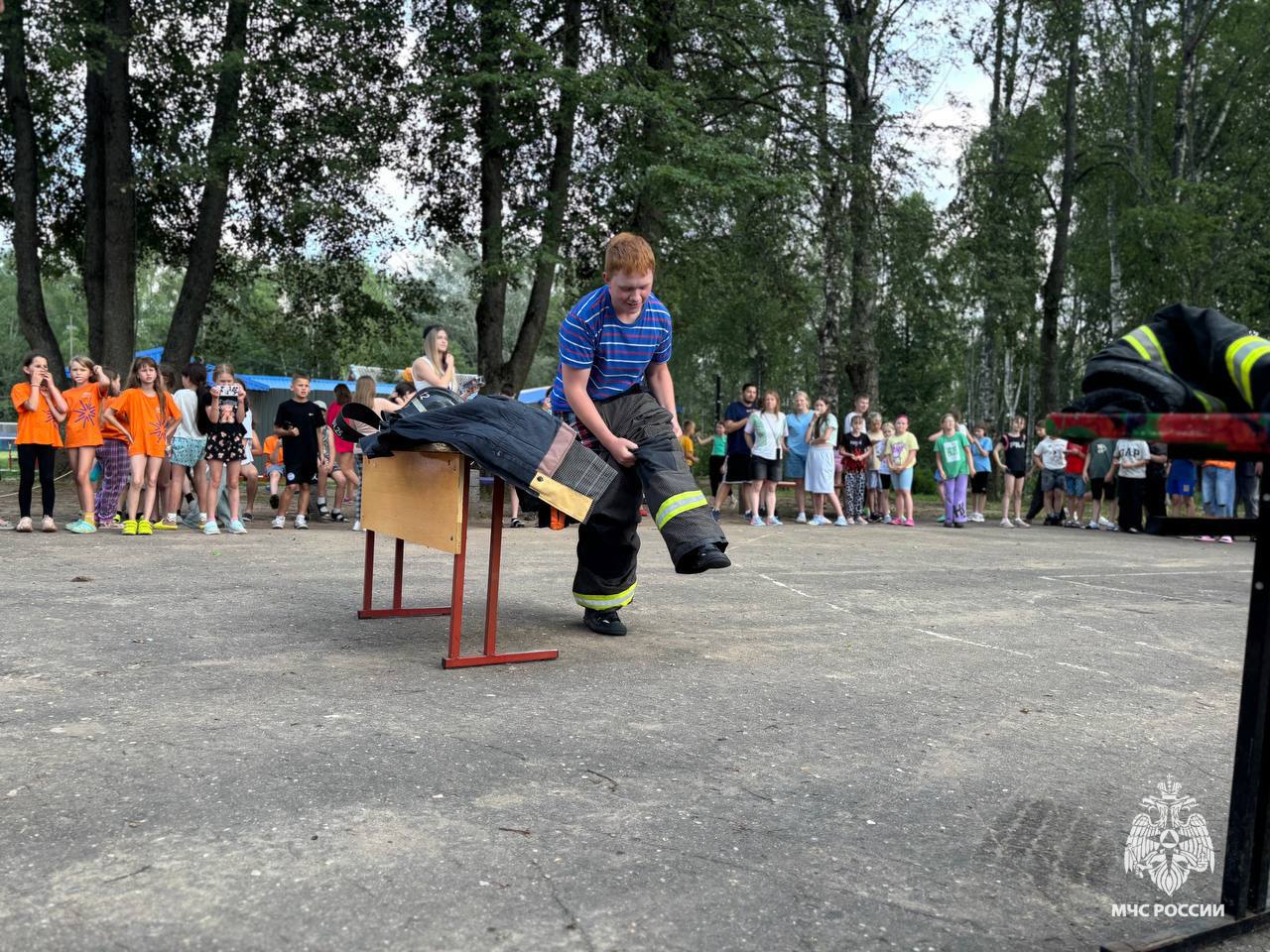 Ржевские спасатели побывали в гостях у детского лагеря