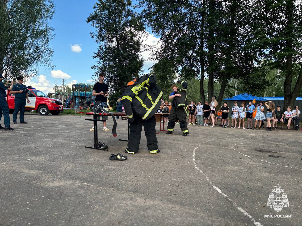Ржевские спасатели побывали в гостях у детского лагеря