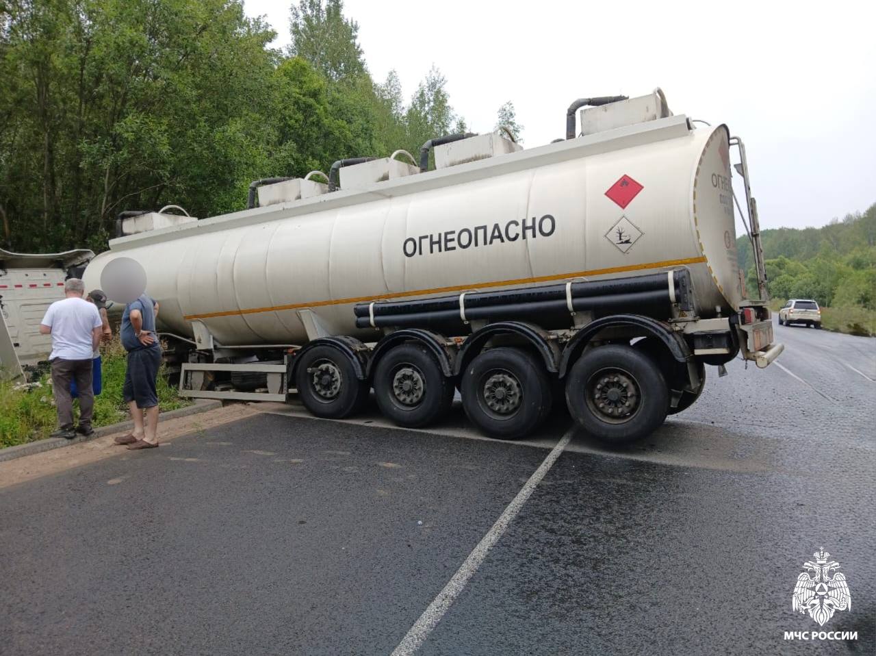 Один человек погиб в столкновении ГАЗа и бензовоза в Тверской области