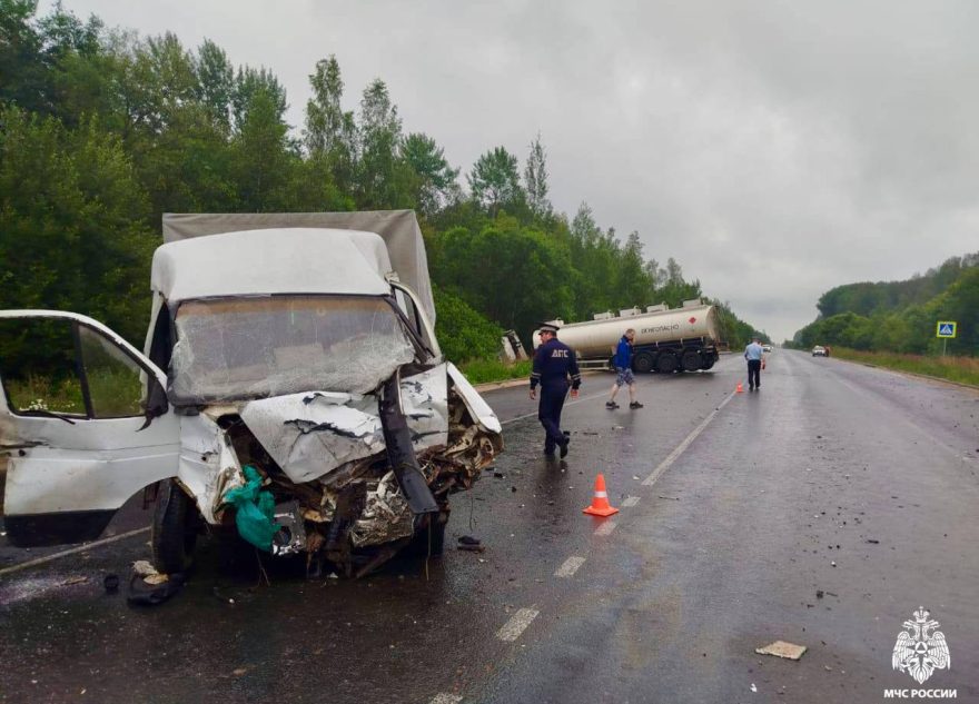 Один человек погиб в столкновении ГАЗа и бензовоза в Тверской области Один человек погиб в столкновении ГАЗа и бензовоза в Тверской области