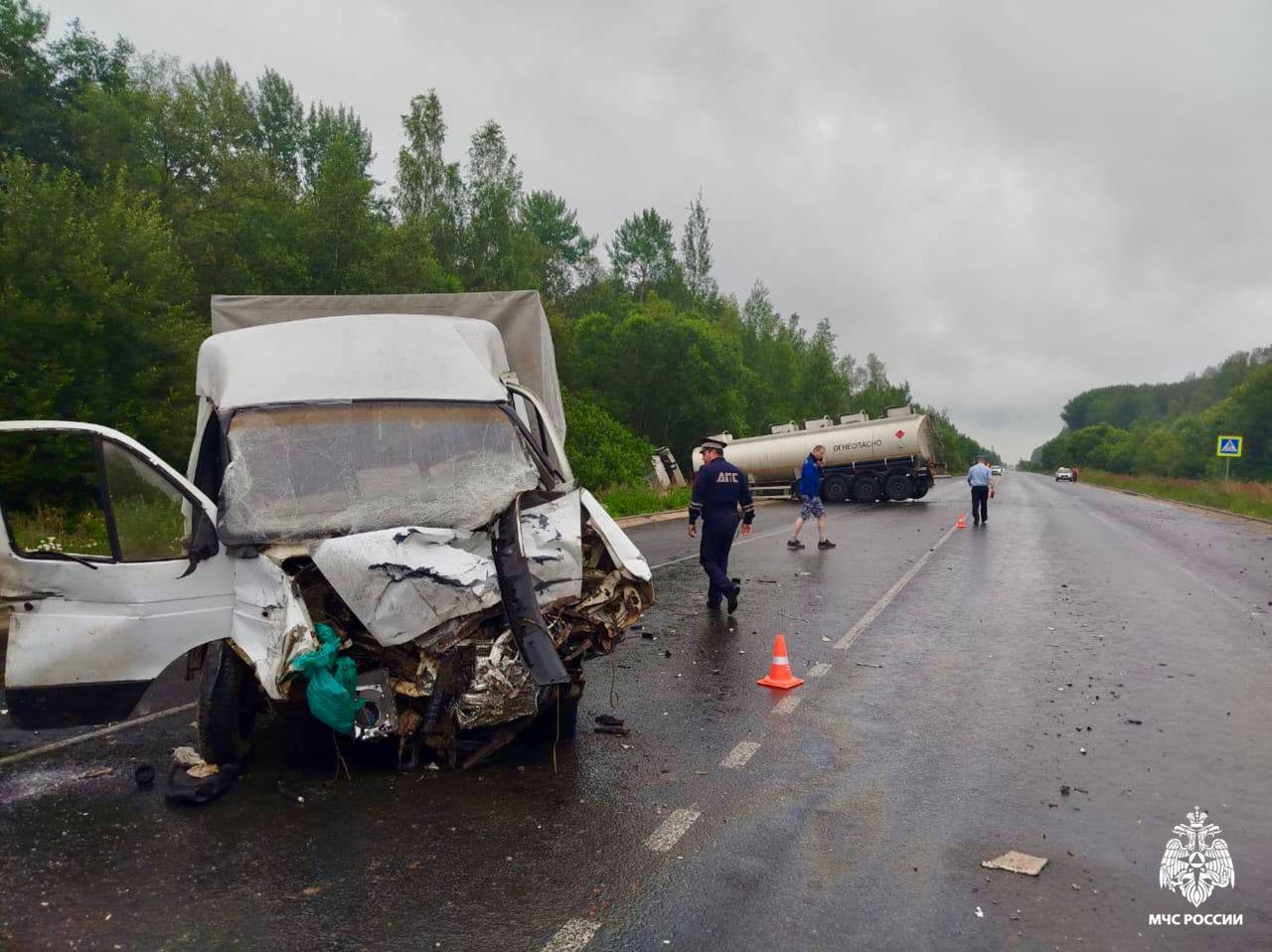 Один человек погиб в столкновении ГАЗа и бензовоза в Тверской области Один человек погиб в столкновении ГАЗа и бензовоза в Тверской области