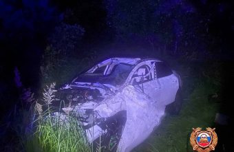 В Тверской области "улетел" с трассы и перевернулся автомобиль перевернулся
