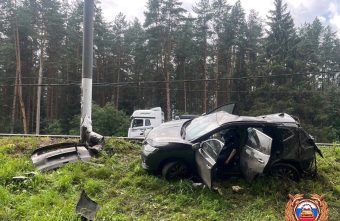 На трассе в Тверской области водитель кроссовера погиб в ДТП кроссовера