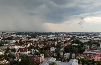 В Твери сняли с высоты приближающуюся грозу грозу