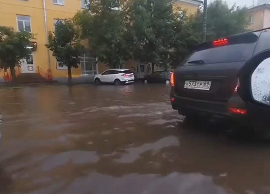 Из-за непрекращающихся ливней Тверскую область затопило затопило