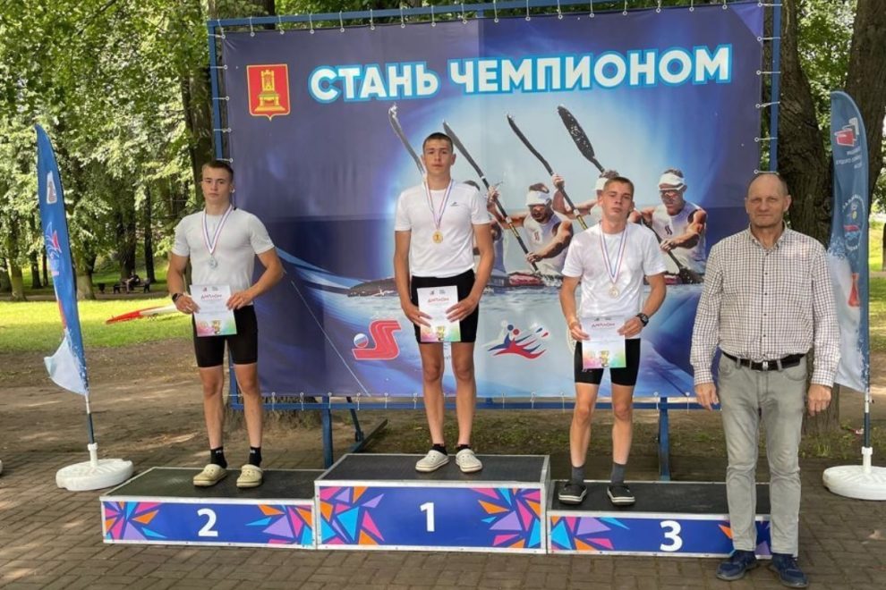 Бологовский спортсмен завоевал золотую медаль в областных соревнованиях по гребле