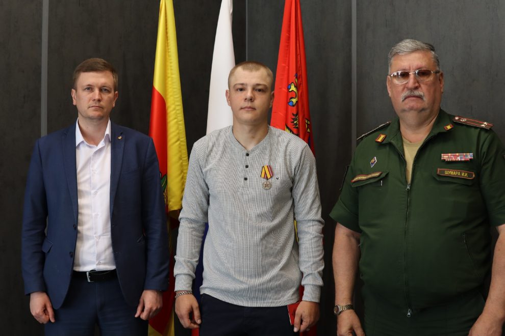 В Ржеве торжественно вручили медали двум участникам СВО