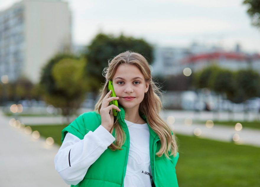 Не только зумеры: жители Твери всех возрастов отказываются от телефонных звонков в пользу мессенджеров