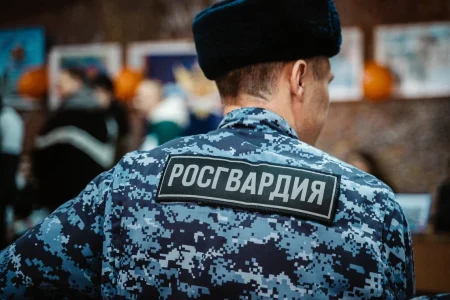 Росгвардейцы спасли тонущего мужчину в Твери росгвардейцы