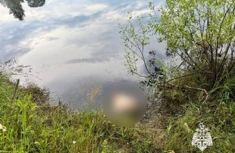 В Тверской области спасатели достали из воды тело подростка тело