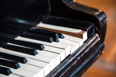 Для киносъемок за хороший гонорар в Твери ищут «композиторов» гонорар