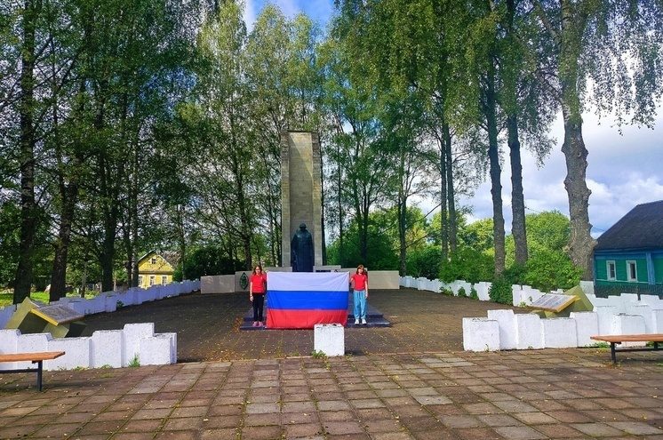 Ко Дню России в Оленино показали "Символ народа"