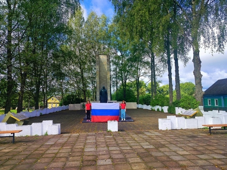 Ко Дню России в Оленино показали "Символ народа"