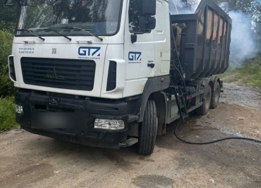 На трассе в Тверской области загорелся грузовой автомобиль автомобиль