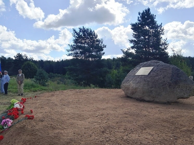 Потомки жителей бывшей деревни в Андреапольском округе приняли участие в открытии памятного знака