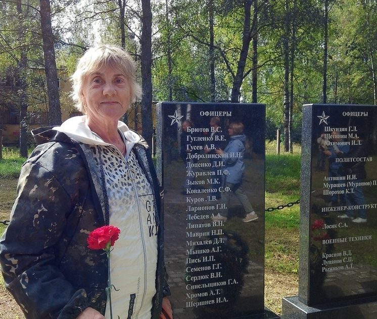 В Тверской области побывала родственница военного летчика, похороненного в Андреаполе