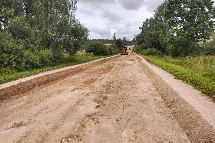 По поручению губернатора в Оленинском округе устраняются "разрывы" в асфальте По поручению губернатора в Оленинском округе устраняются "разрывы" в асфальте