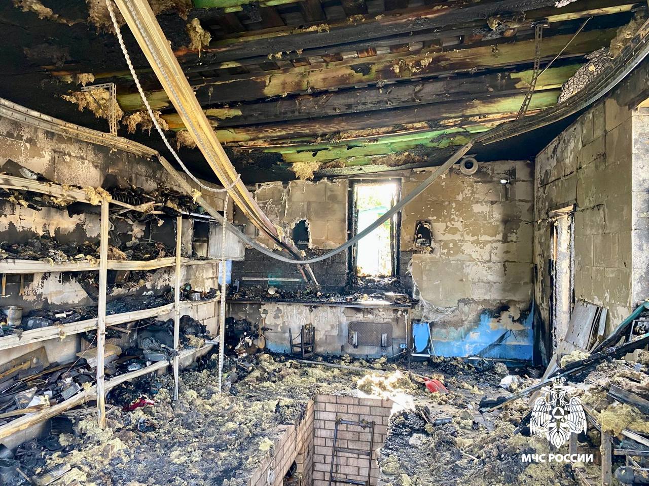 В Твери сгорели гараж и автомобиль