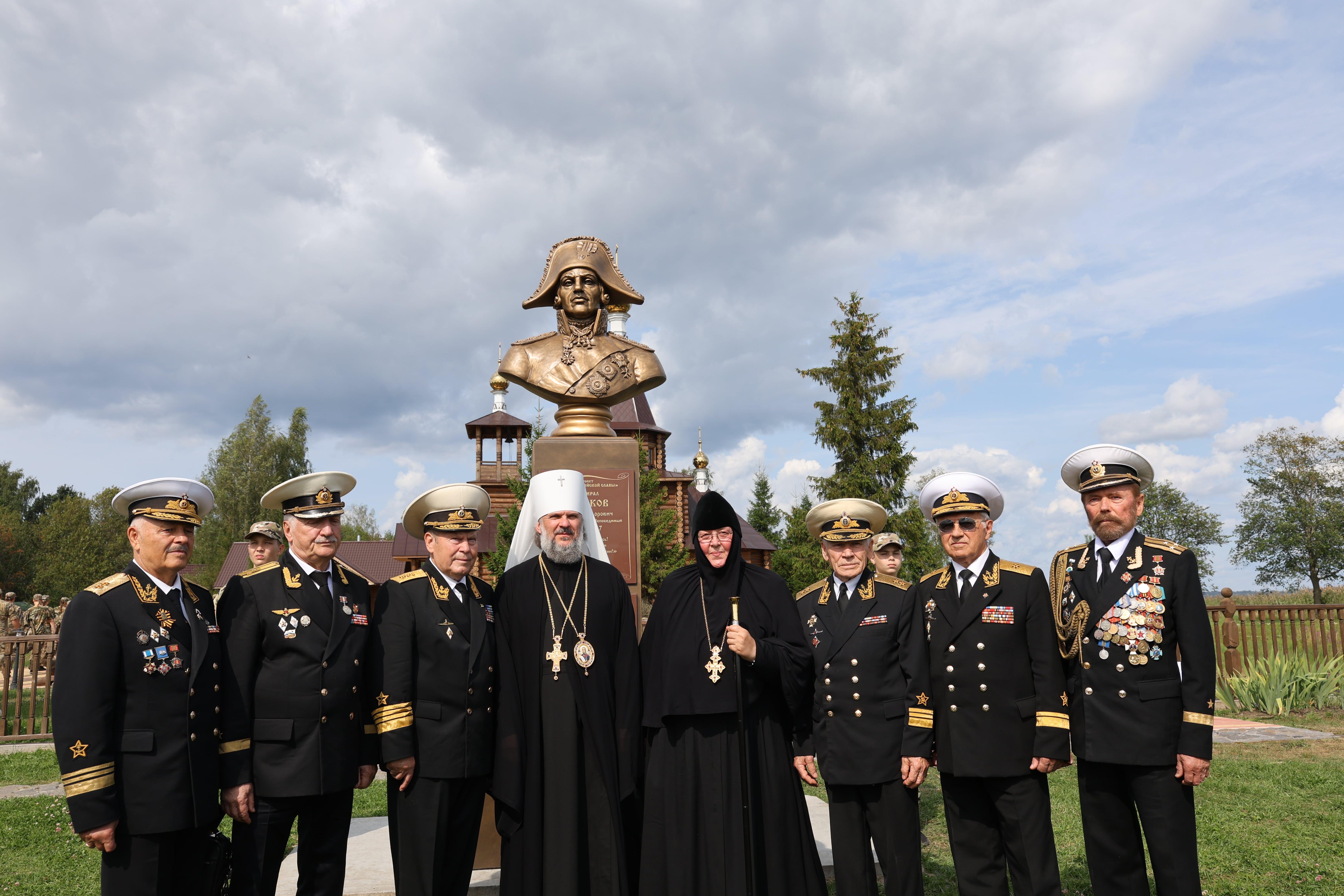 На озере Селигер в Тверской области открыли памятник адмиралу Фёдору Ушакову