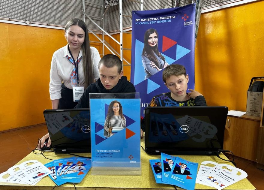 Лето с пользой: в загородных лагерях Тверской области проходят профориентационные мероприятия