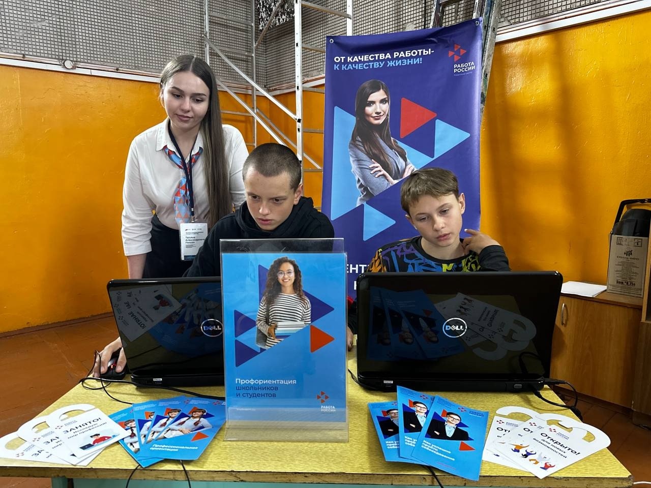 Лето с пользой: в загородных лагерях Тверской области проходят профориентационные мероприятия