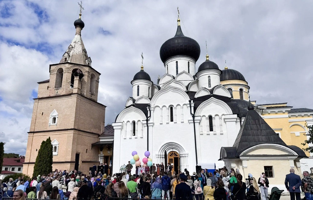 Игорь Руденя и Виктор Христенко напутствовали первоклассников Старицкого округа