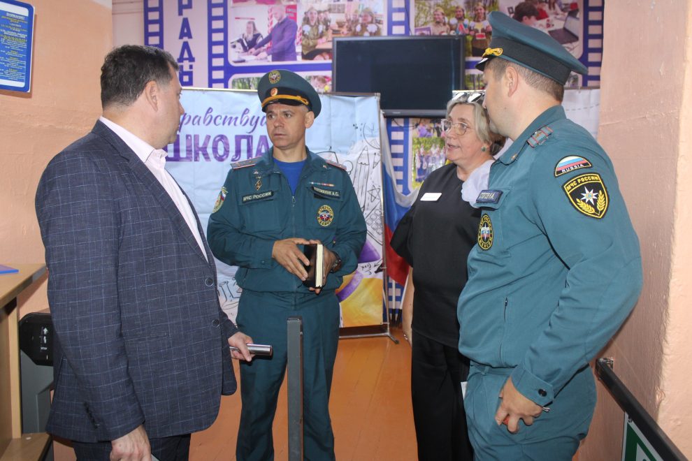 В Бологовском округе провели масштабные учения по обеспечению безопасности школ и детских садов