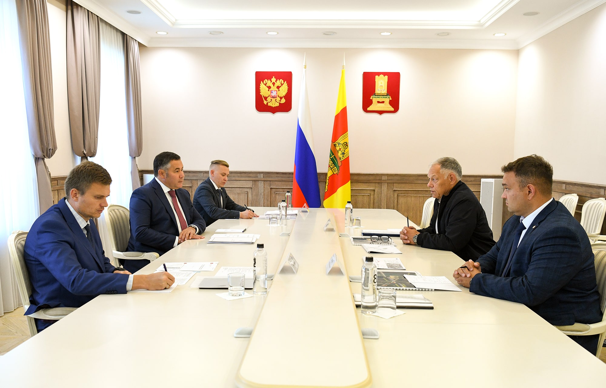 Игорь Руденя обсудил с Вячеславом Петушенко новые транспортные развязки на М-11 в Тверской области