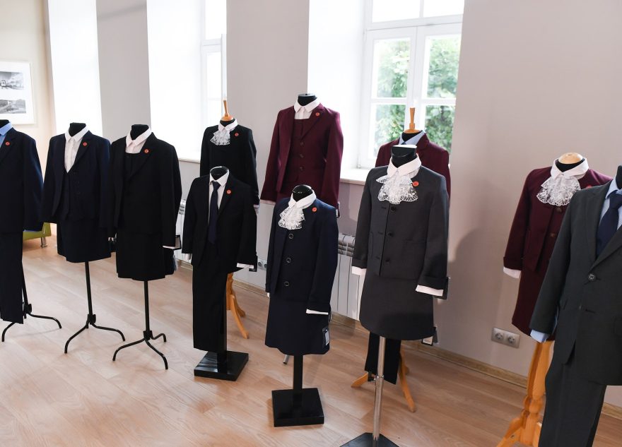 Тверская фабрика получила первый в России сертификат на соответствие школьной формы требованиям ГОСТа Тверская фабрика получила первый в России сертификат на соответствие школьной формы требованиям ГОСТа